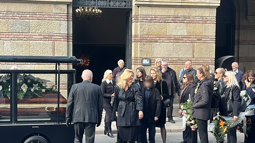 Deca Dragoslava Lazića na sahrnai