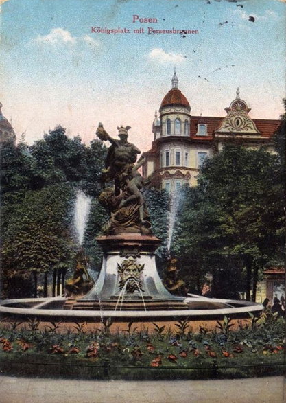 Fontanna Perseusza w centralnym punkcie Placu Cyryla Ratajskiego