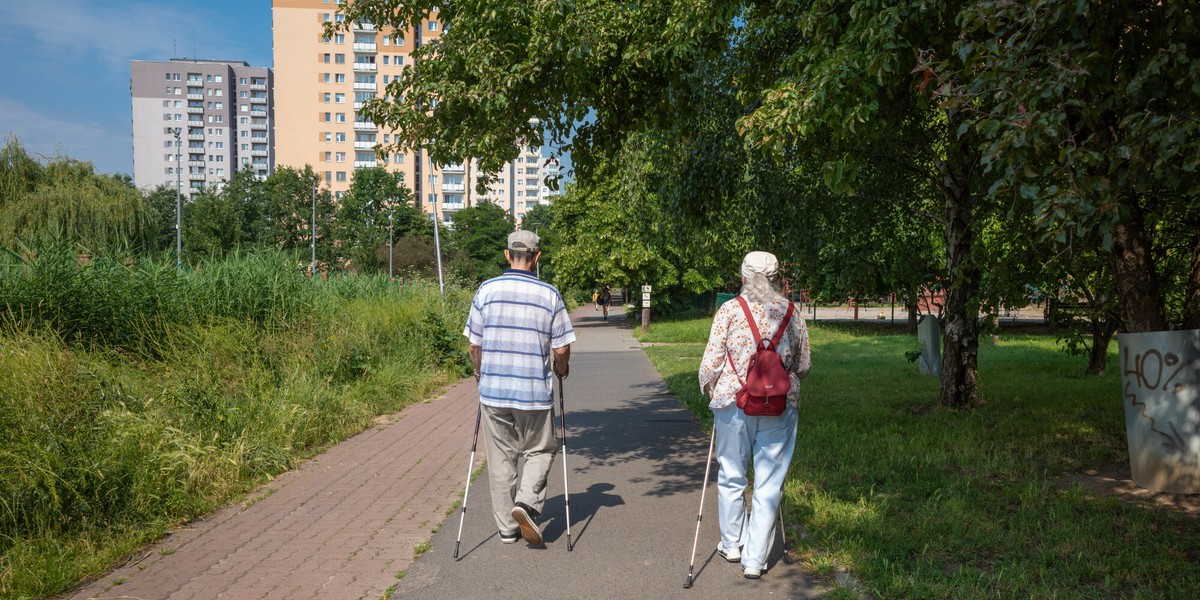 Emerytury pomostowe są wypłacane do momentu uzyskania zwykłej emerytury, czyli po osiągnięciu 60 lat dla kobiet i 65 lat dla mężczyzn.