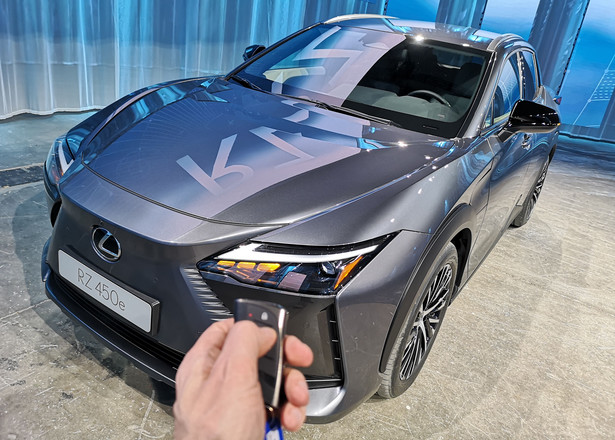 Lexus RZ 450e - samochód elektryczny japońskiej marki