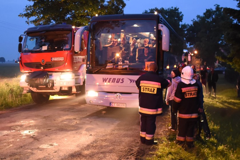 Pociąg wjechał w tira na niestrzeżonym przejeździe kolejowym