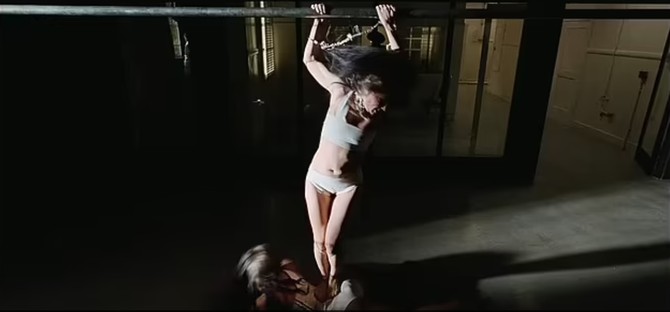 Novi spot prati različite verzije pevačice
