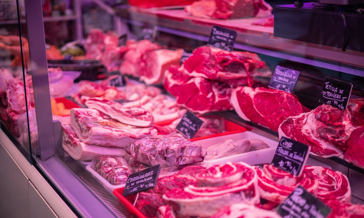 Kiedy najlepiej kupować mięso w markecie? Dostawcy wskazali dwa dni