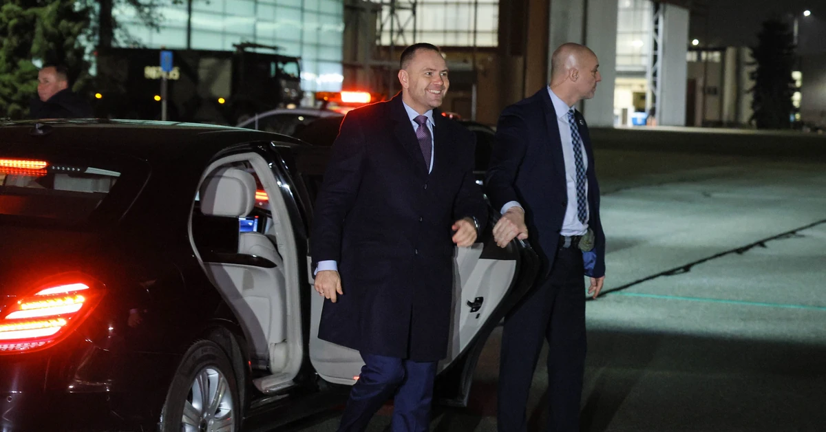 Awantura o brudne auto prezydenta na Łotwie. Radosław Sikorski zabrał głos [FOTO]