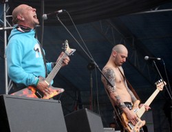 Kilka sposobów na to, jak sięgnąć po "Nóż". Felieton #CISZEJ/GŁOŚNIEJ