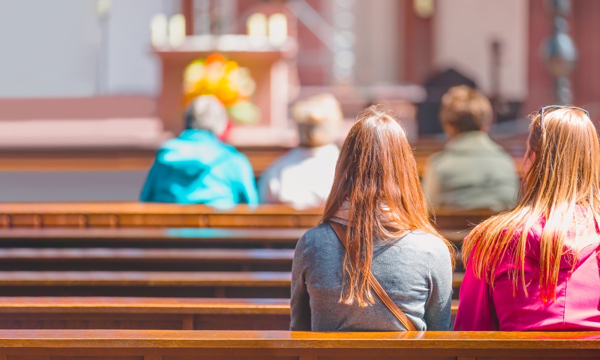 Jak należy ubierać się do kościoła? Ksiądz stawia sprawę jasno. "A tu akurat przyznam rację"