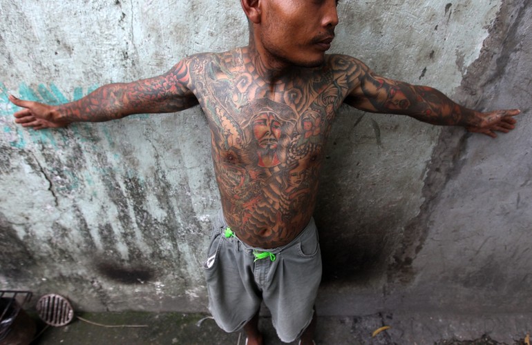 Tatuaże z więzienia na Filipinach