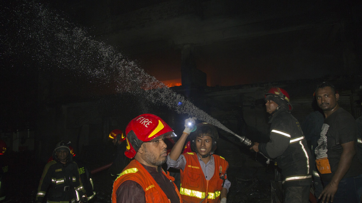 Co najmniej 69 osób zginęło w pożarze budynku, do którego doszło w Dhaka, w stolicy kraju. Nie jest znana liczba rannych. Trwa akcja ratunkowa. Jak informują władze, liczba ofiar może wzrosnąć.