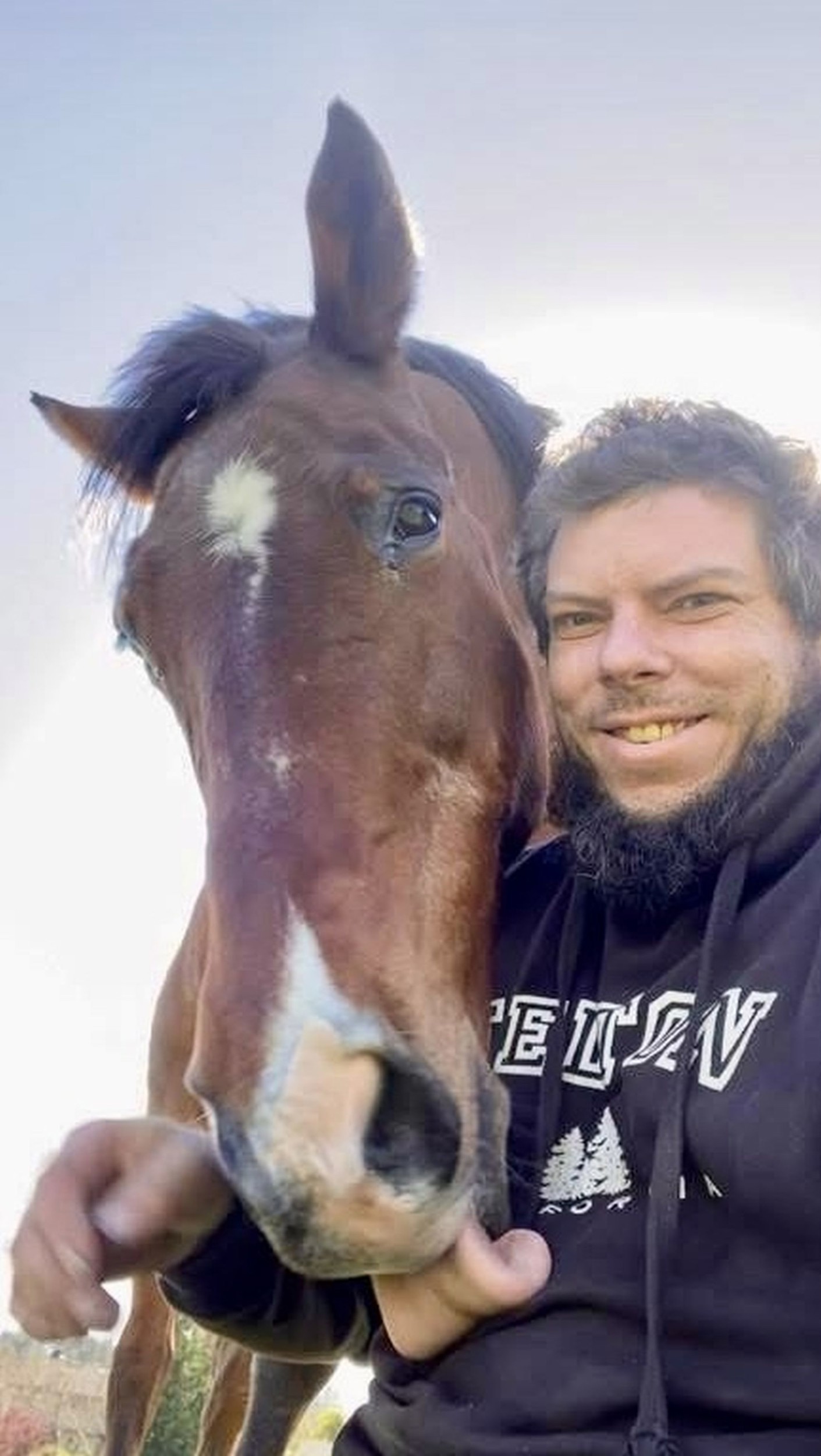 Mladý otecko si kvôli kýchnutiu roztrhol jednu z hlavných tepien.
