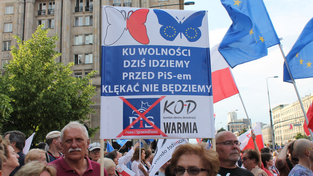 Niemiecki dziennik napisał dzisiaj, że nazwanie przez Jarosława Kaczyńskiego wieców upamiętniających wybory z 4 czerwca 1989 roku rebelią, jest próbą zdyskredytowania przeciwników przypominającą działania komunistów.