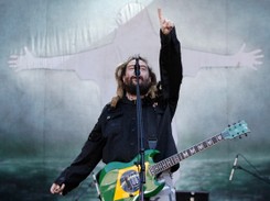 Max Cavalera: Metalem walnąć po głowie