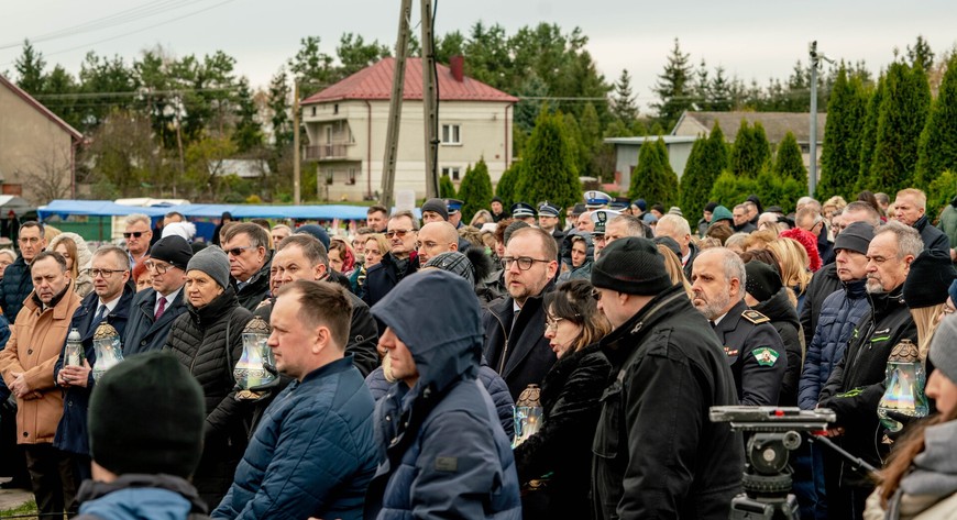 Światowy Dzień Ofiar Wypadków Drogowych to inicjatywa, która przypomina o tym, jak wiele mamy jeszcze do zrobienia w kwestii bezpieczeństwa na drogach