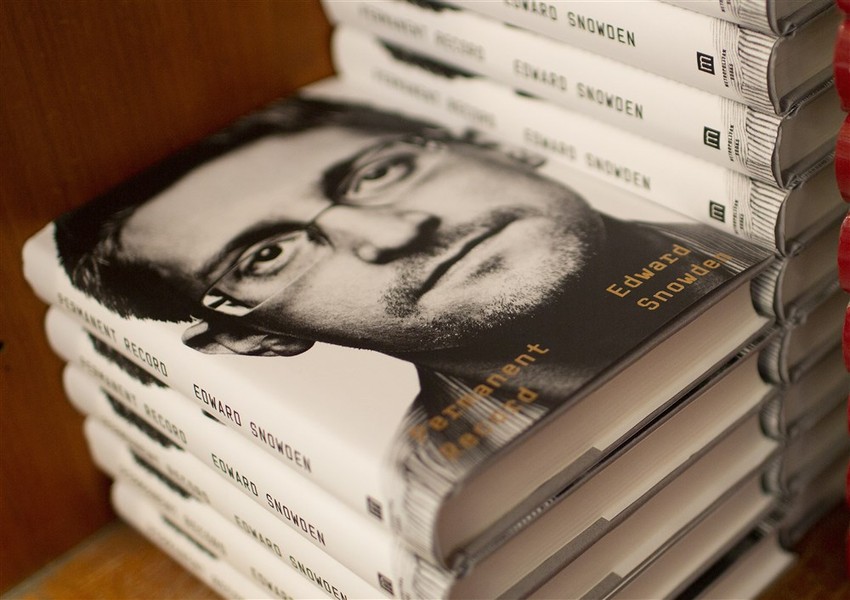 Knjiga Edvarda Snoudena