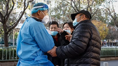 Chiny: największa liczba zakażeń COVID-19 w tym roku mimo surowych restrykcji
