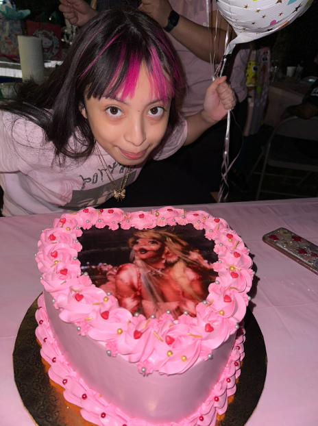 O Jasmine sa stará jej rodina.