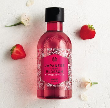 Japán cseresznyevirág és eper tusfürdő THE BODY SHOP 2790 Ft/250 ml (11,16 Ft/1 ml)