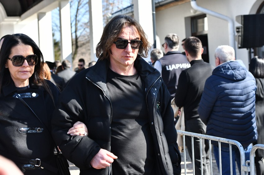 Željko i Milica Mitrović na sahrani Saše Popovića