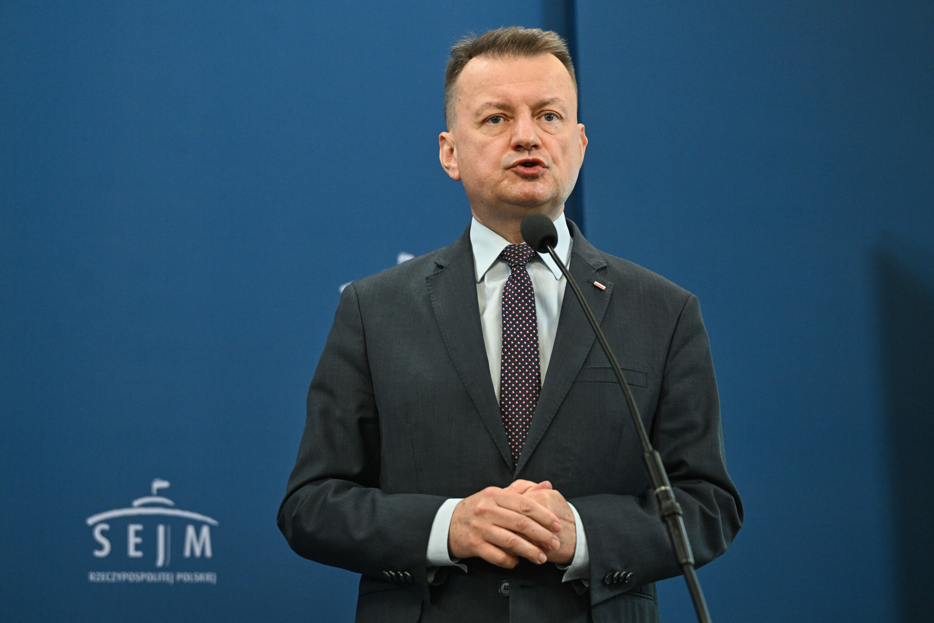 PiS oskarża rząd o bagatelizowanie kryzysu na granicy