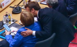 Hiszpańskie media piszą o kryzysie w UE. Obwiniają o niego rywalizację między Francją a Niemcami o stanowiska