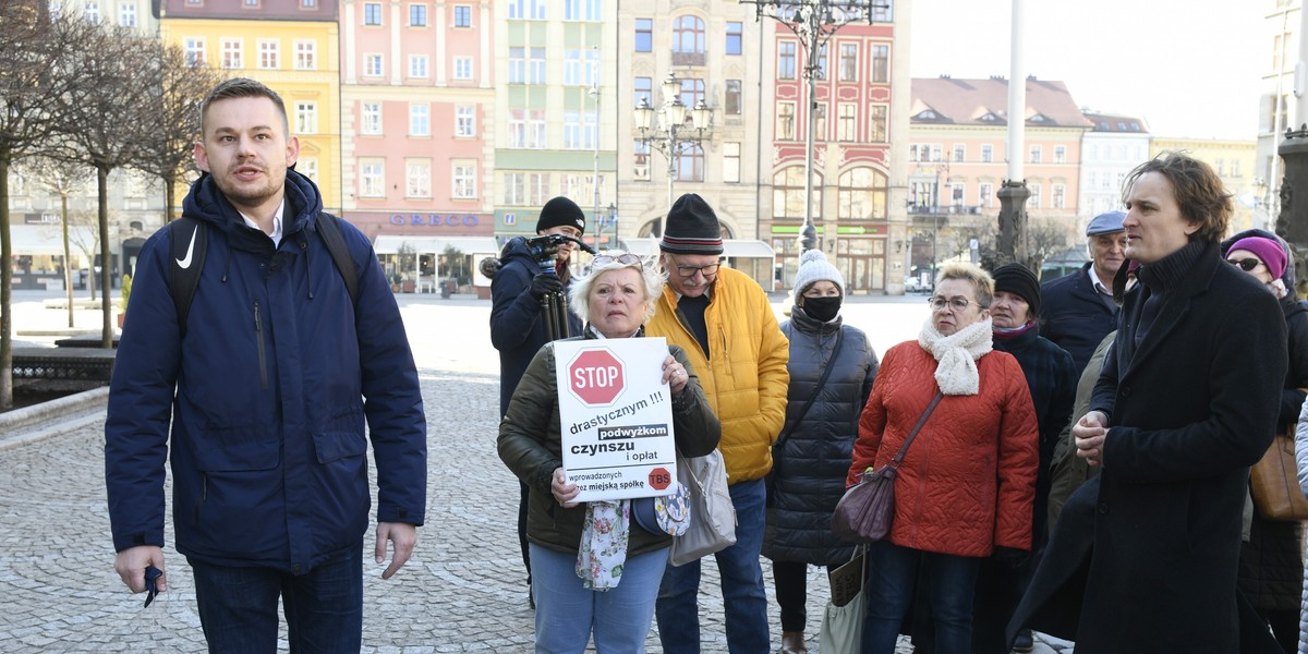 Spółka odgradza się murem milczenia.