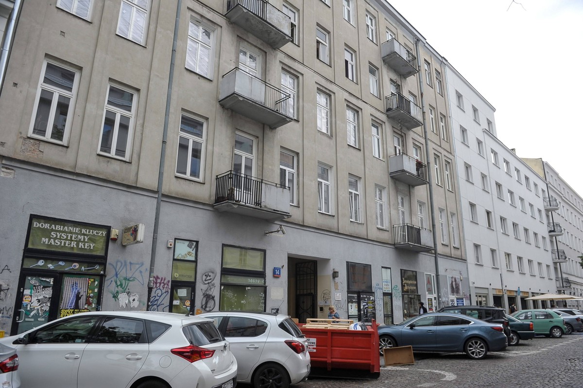 Kilka miesięcy po przekazaniu w użytkowanie wieczyste spadkobierca sprzedał spadek Robertowi N. i Januszowi Piecykowi