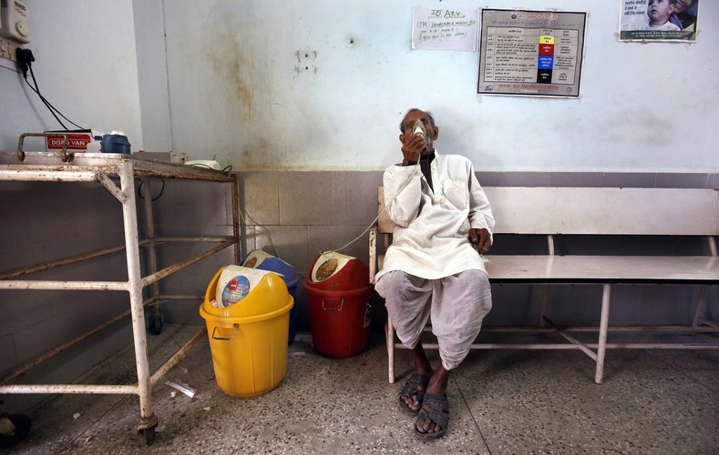 Tradycja i skręcane papierosy beedi powoli zabijają Hindusów