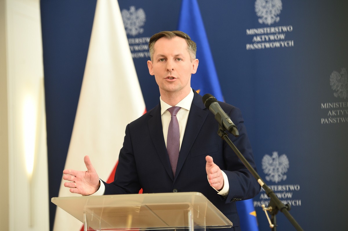 UOKiK and police search banks and workers' private phones over loan cartel