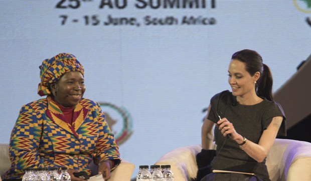 627105_hollywood-actress-and-un-envoy-on-refugee-issues-angelina-joliepitt-2ap