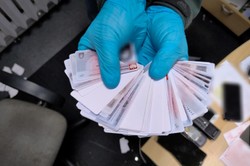 Podrabiali dowody osobiste, karty sim i bankomatowe. Organizator usłyszał niemal 500 zarzutów