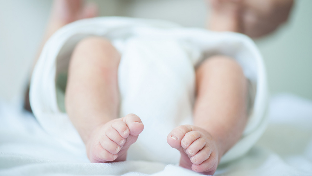 W Mediolanie odebrano rodzicom dziecko, które w poważnym stanie niedożywienia trafiło do szpitala. 14-miesięczny maluch ważył zaledwie 5 kg, tyle co 3-miesięczne niemowlę. Wszystkiemu winna jest wegańska dieta, którą stosują rodzice.