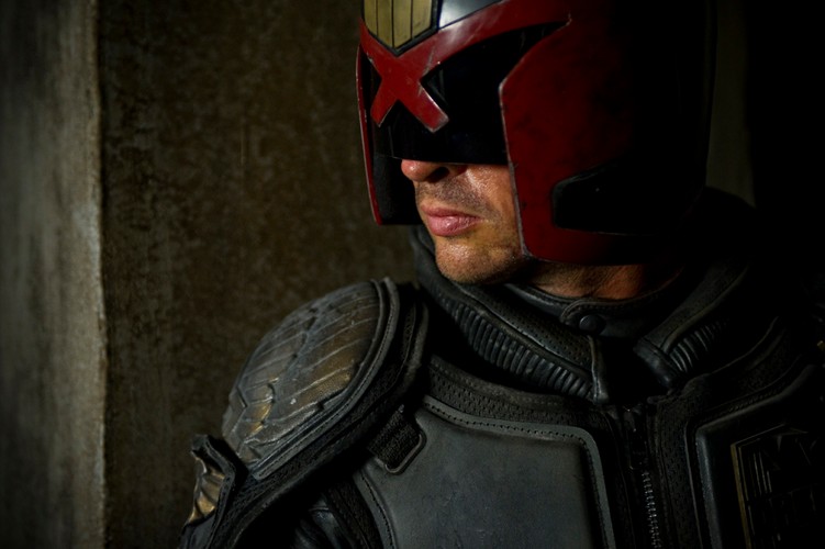 Karl Urban jako sędzia Dredd