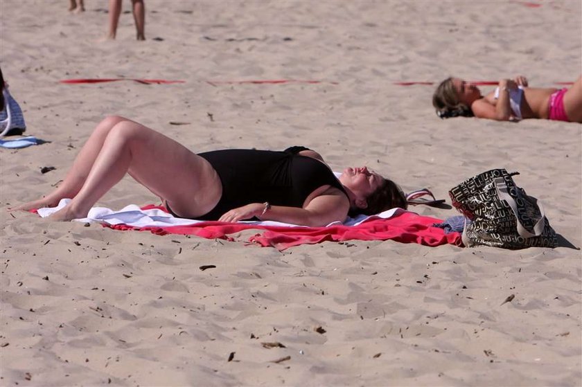 Tak Kasia smaży się na plaży. FOTO