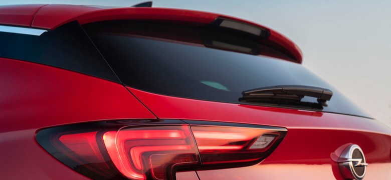 Oto nowy opel astra z Polski! Kurtyna poszła w górę! Mamy pierwsze zdjęcia