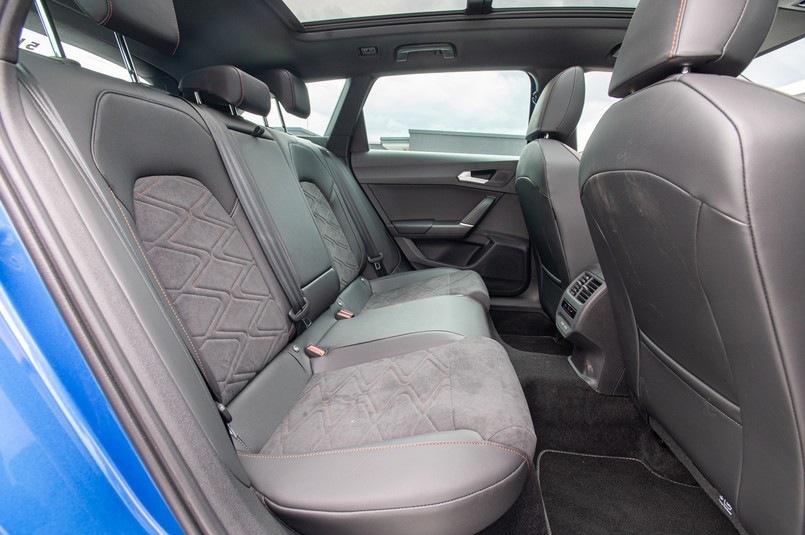 LEON SPORTSTOURERER E-HIBRRID