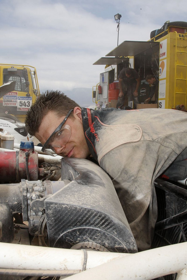 Rajd Dakar 2010: Przygoński już 8, Sonik broni honoru (12. etap na żywo, wyniki, foto)