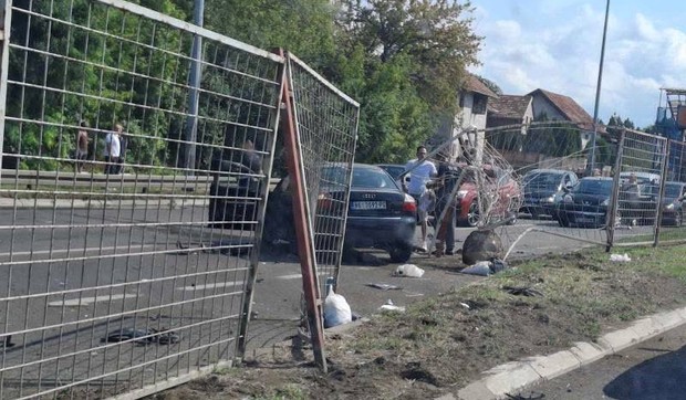 Sudar kod Altine, auto probio ogradu