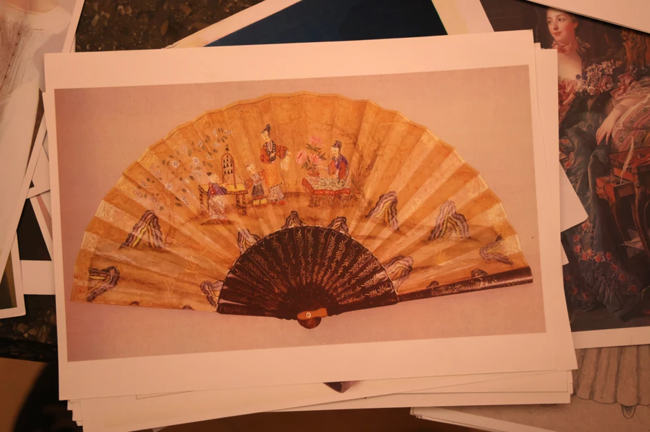 Lepeze su bile od svile, ručno iscrtane