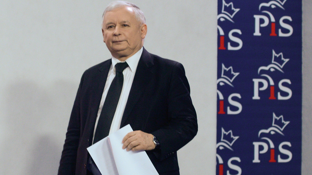 PiS będzie się domagać debaty w Sejmie ws. afery podsłuchowej - poinformował dziś prezes partii Jarosław Kaczyński. Według niego w sprawie pojawiły się nowe informacje, a władza i media na ten temat milczą.