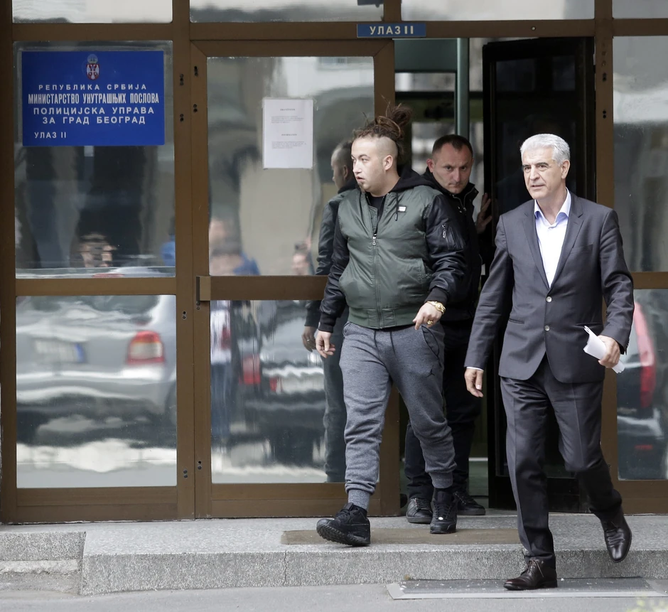 Rasta izlazi iz policije sa advokatom