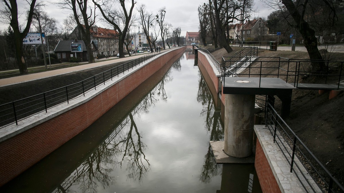 Do końca października 2015 potrwa remont niewiele ponad kilometrowego odcinka średniowiecznego Kanału Raduni w Pruszczu Gdańskim. To kolejny etap przebudowy kanału łączącego Gdańsk i Pruszcz Gdański, dzięki czemu znaczeni poprawi się bezpieczeństwo przeciwpowodziowe.