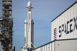 Ile ciężarówek jest w stanie wynieść w kosmos Falcon Heavy?