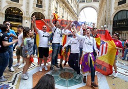 Liga Mistrzów: Najazd kibiców Realu i Atletico. Co najmniej 70 tysięcy Hiszpanów w Mediolanie