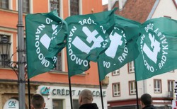 Prowadzone są postępowania ws. wykreślenia ONR i Młodzieży Wszechpolskiej z rejestru stowarzyszeń