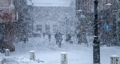 Pierwsze uderzenie zimy. Pół metra śniegu i szklanka na drogach. IMGW ostrzega