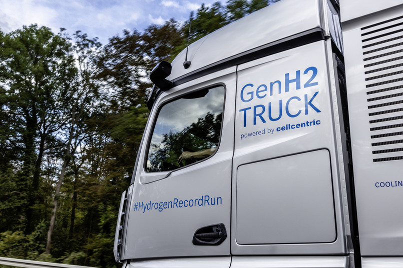 Mercedes-Benz GenH2- test ciężarówki na wodór