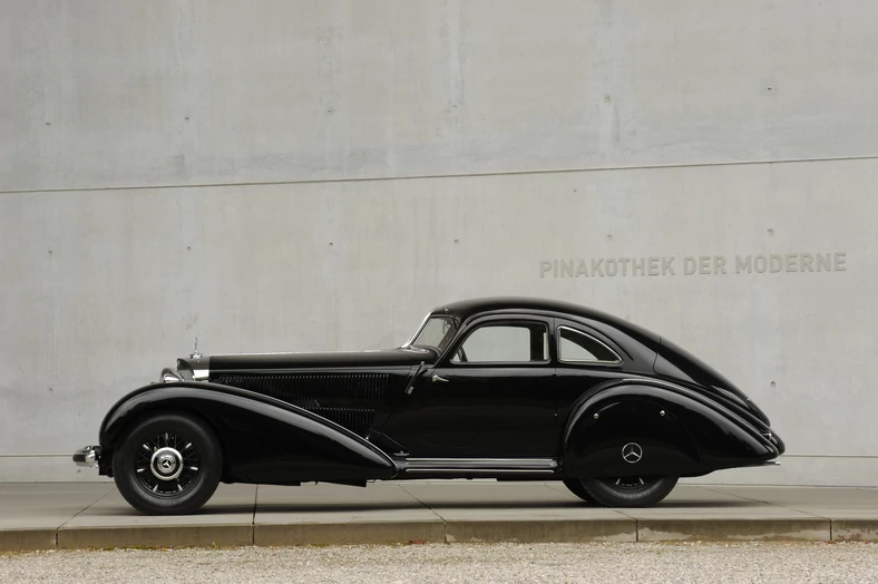 Mercedes 540 K Autobahn-Kurier (1938 r.; 180 KM): ten model ze specjalną opływową karoserią powstał z myślą o pierwszych niemieckich autostradach. Automobil należał wówczas do najszybszych drogowych samochodów na świecie (170 km/h).