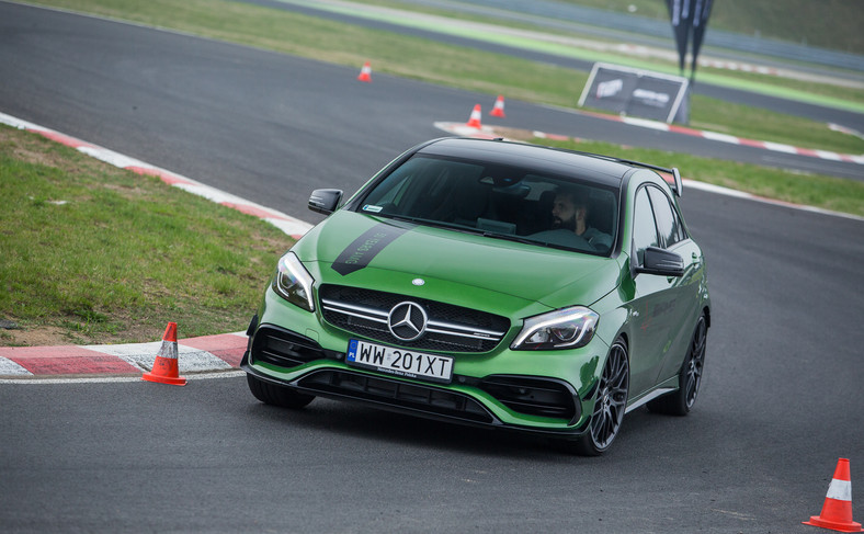 Pokaz mocy i prezentacja nowości – rozpoczęcie nowego sezonu AMG Driving Academy