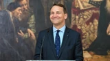 Sikorski ostro zareagował na słowa biskupów. "Niech zrzuci sukienkę i zapisze się do PiS-u"