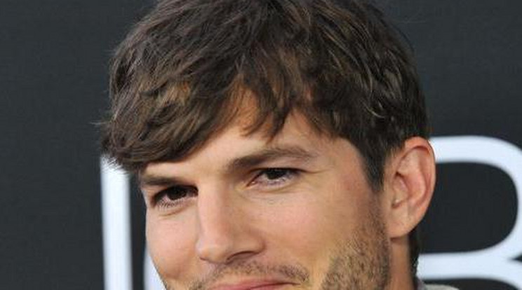 Péniszprotézissel forgat Ashton Kutcher!