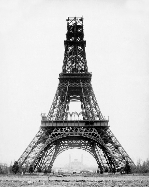 Wieża Eiffla w budowie. Zdjęcie autorstwa Louisa-Emile'a Durandelle'a zostało zrobione w listopadzie 1888 r., około 4 miesiące przed ukończeniem budowy